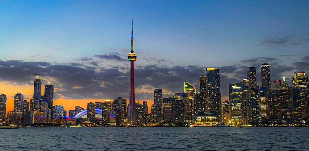 Toronto skyline with the CN Tower at dusk